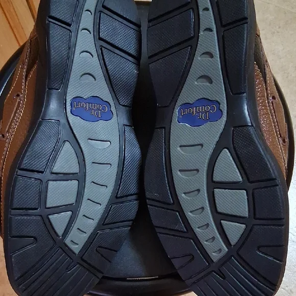 Elegant Brown and Black Boat Shoes - NIB - Picture 3 of 5